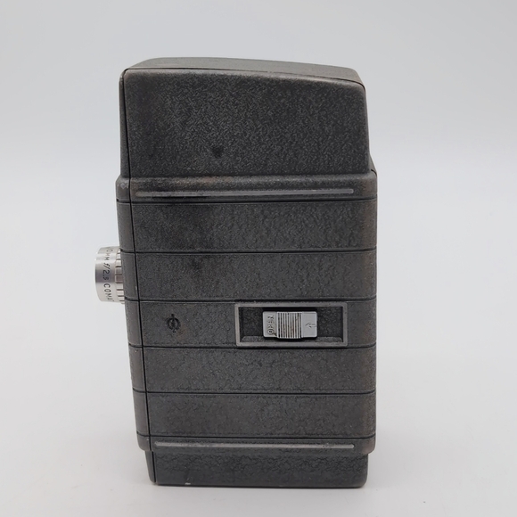 Bell & Howell Two Twenty Vintage 1950s Movie Camera Wind Up Runs - Picture 5 of 8